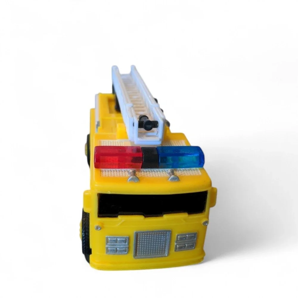 Galoob Kids OS Fire Truck Diecast Plastic Yellow Extension Ladder Vintage‎ 1999